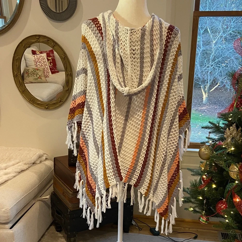 NWT Francesca's Collections Multicolor Knit Poncho One Size